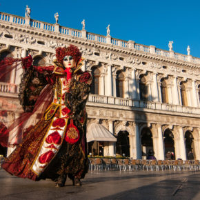 Karneval in Venedig: Historische Tradition & moderne Besucherattraktion