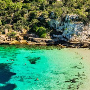 Dieses Jahr auf die Balearen: Flüge nach Mallorca nur [ut f="price"]€