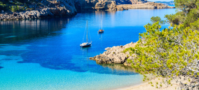 Baleareninsel Ibiza: 8 Tage im 3* Hotel mit Frühstück, Flug & Transfer um 484€