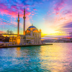 Kurztrip an den Bosporus: 3 Tage Istanbul in zentralem Hotel & Flug um 123€