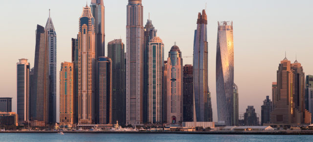 Kreuzfahrt-Schnäppchen durch den Orient: 8 Tage mit Stopps in Dubai, Abu Dhabi, Doha und mehr inkl. Vollpension NUR 291€