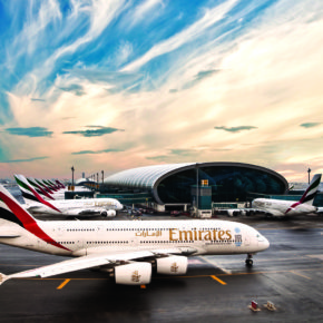 Emirates Gepäck: Regelungen, Gebühren und Preise für Aufgabe- & Handgepäck