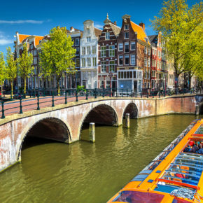 Langes Wochenende in den Niederlanden: 4 Tage Amsterdam & Giethoorn mit Hotels & Flug für 229€