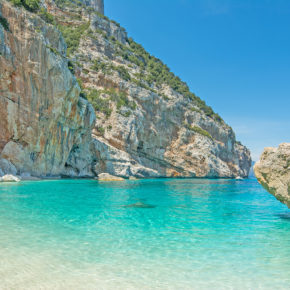 Die Karibik des Mittelmeers: [ut f="duration"] Tage Sardinien mit Hotel am Meer & Flug nur [ut f="price"]€