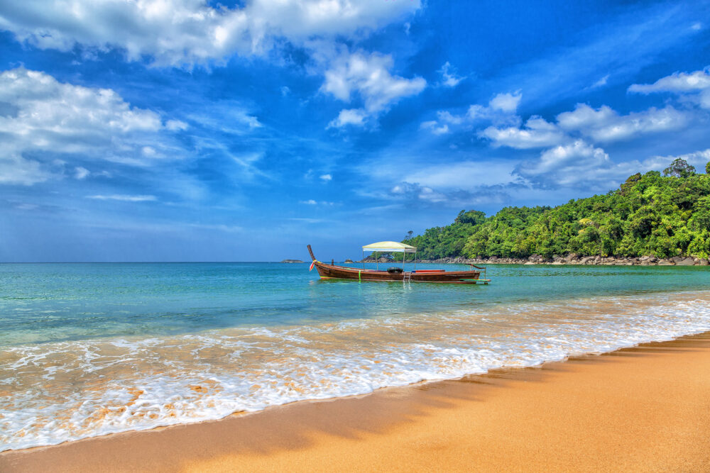 thailand khao lak gelber sandstrand