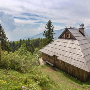 Natur pur in Slowenien: 8 Tage im eigenen Berg-Chalet mit Hot Tub ab 197€