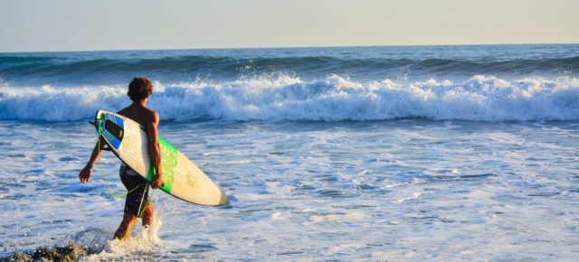 Surfen in Costa Rica: Die besten Spots zum Wellenreiten