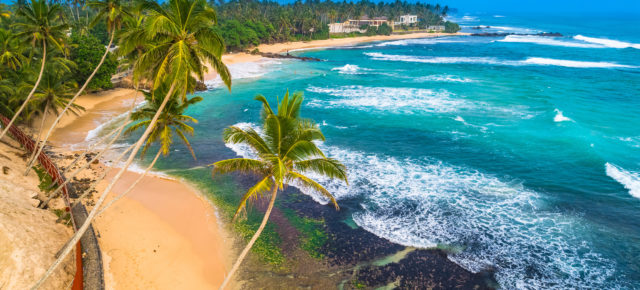 Sri Lanka: 10 Tage im TOP 5* Hotel mit Halbpension, Flug, Transfer & Zug nur 1072€