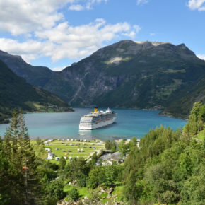 Norwegen Geiranger Fjord Costa Kreuzfahrtschiff