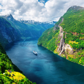 Norwegen Sunnylvsfjorden Seven Sisters Schiff