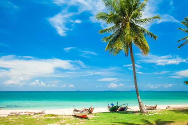 koh lanta beach boat