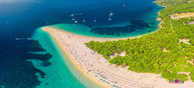Last Minute Familienurlaub in Kroatien: 4 Tage auf Brač mit 4* Hotel inkl. Vollpension Plus ab nur 280€ pro Familie