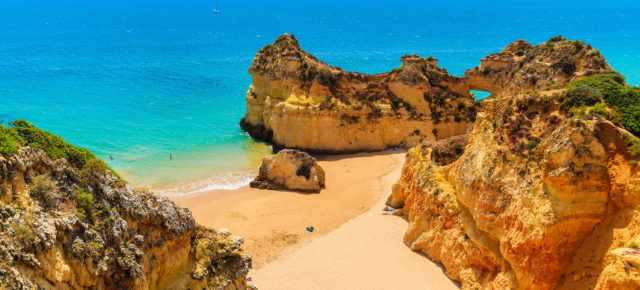 Urlaub an der schönen Algarve: 8 Tage mit 3* Hotel, Frühstück & Flug nur 299€