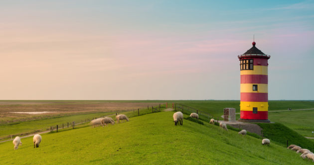 Deutschland Nordsee Pilsum Leuchtturm