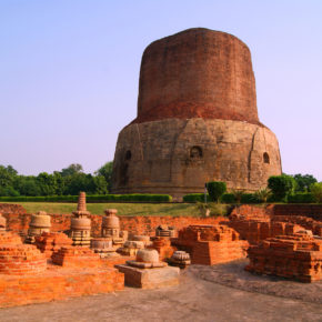 Indien Varanasi Panchaytan Ruinen