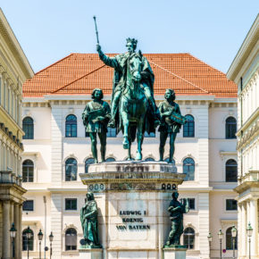 München Statue Leopoldstraße