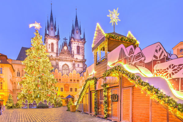 Tschechien Prag Weihnachtsmarkt Kirche