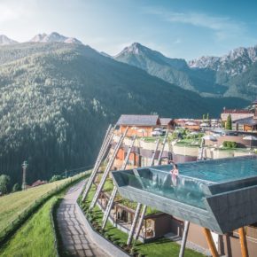 Wellness: 6 Tage in Südtirol im TOP 4.5* Hotel mit Frühstück & Sky-Pool nur 785€