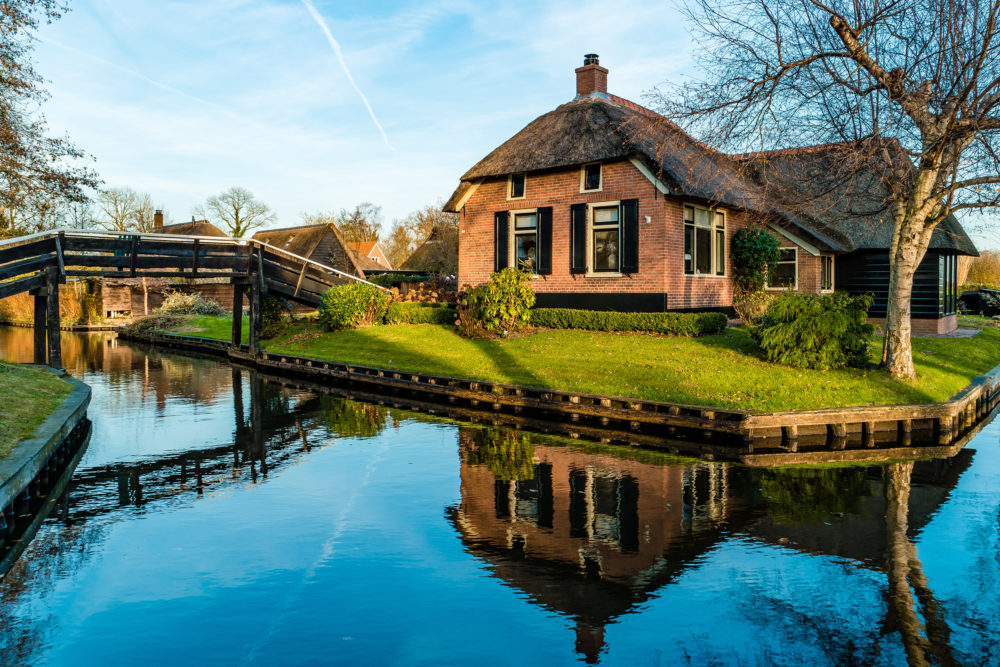 Niederlande Giethoorn Haus am Kanal Winter