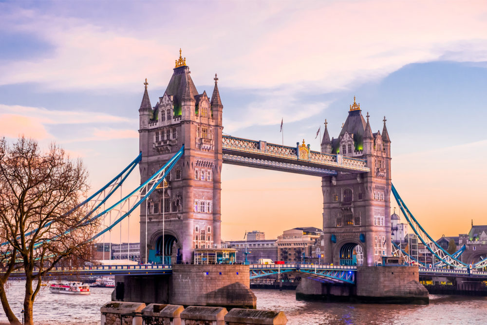 England London Tower Bridge im Winter