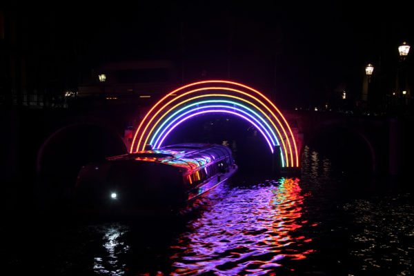 Niederlande Amsterdam Festival of Lights Regenbogen