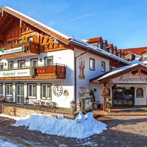 Wellness im Berchtesgadener Land: 3 Tage im 4* Hotel mit Halbpension, Schaumbad & Extras ab 139€ Wellness im Berchtesgadener Land: 3 Tage im 4* Hotel mit Halbpension, Schaumbad & Extras ab 139€