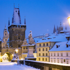 Tschechien Prag Lesser Town Brücke Schnee