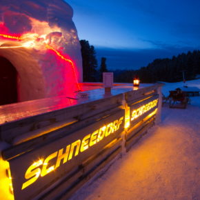 Wie cool ist das denn?! Gutschein für 2 Tage im Igludorf inkl. Halbpension, Rodeln & Extras ab 210€