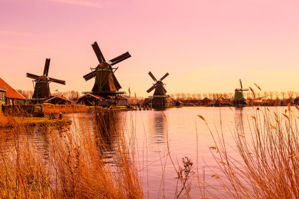 Niederlande Pinke Windmühlen