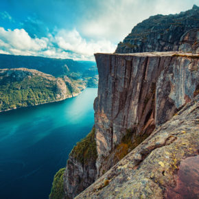 Preikestolen Wanderung: So erklimmt Ihr Norwegens berühmtes Felsplateau
