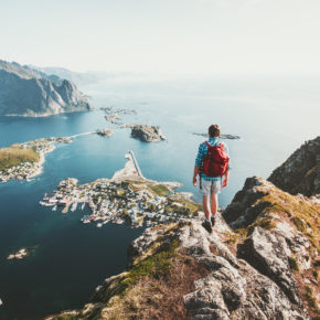 Ab zu den Lofoten: 8-tägige Mietwagenreise durch Norwegen mit Unterkünften, Flügen & mehr nur 1019€