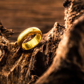 Auf nach Mittelerde: Schmökert Euch zum Tolkien Reading Day durch die Welt von Bilbo, Frodo & Gandalf Auf nach Mittelerde: Schmökert Euch zum Tolkien Reading Day durch die Welt von Bilbo, Frodo & Gandalf