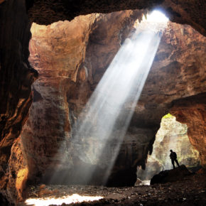 Corona-Krise: sechs Touristen verbringen einen Monat in Höhle in Indien, bis Polizei sie findet
