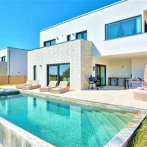 Kroatien: 8 Tage in luxuriöser Ferienvilla mit Infinity-Pool ab 156€ p.P.