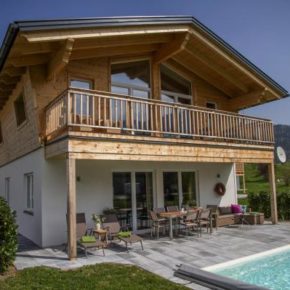 Bayern: 4 Tage Chiemgauer Alpen in luxuriösem Chalet mit Privat-Pool, Sauna & mehr ab 142€ p.P.