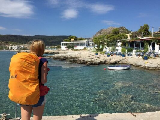 griechenland aegina athen lili an der küste