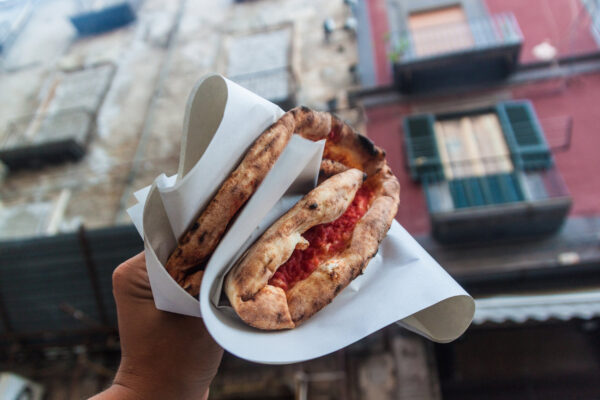 italien neapel pizza gefaltet