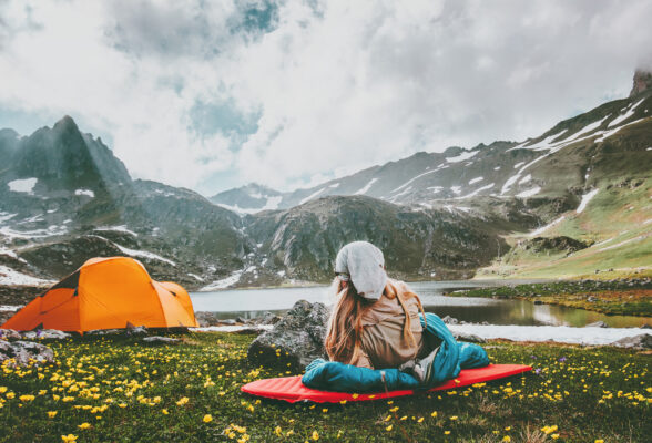 camping zelt berge frau