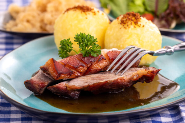 Schweinsbraten mit Knödeln