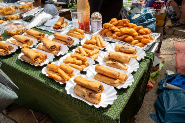 Deutschland Berlin Frühlingsrollen im Thaipark