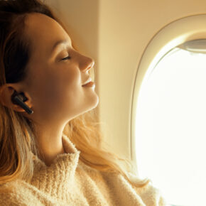 Unsere Top Reise-Gadgets für einen angenehmen Flug