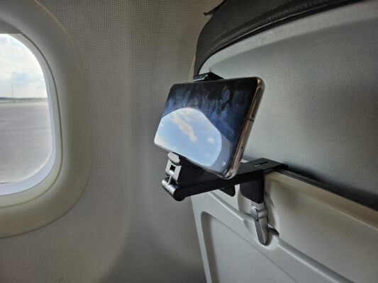 reise gadgets flug handyhalterung