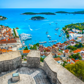 Hvar Tipps: Die schönsten Strände, Sehenswürdigkeiten & Aktivitäten für Euren Urlaub