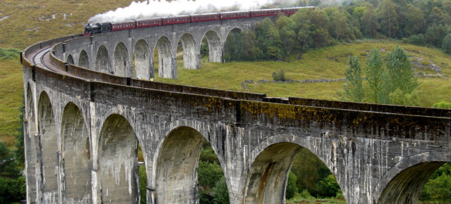 Auf den Spuren von Harry Potter: 7 Tage Rundreise mit Studio Tour, Hotels, Verpflegung & Flug für 1299€