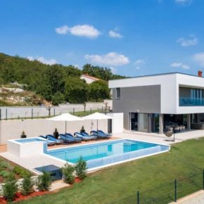 Luxusvilla in Kroatien: 8 Tage in Istrien mit Infinity-Pool, Whirlpool & Meerblick um 254€ p.P.