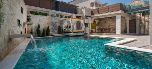 Kroatien Deluxe: 8 Tage in Luxus-Villa direkt am Meer mit Pool, Jacuzzi & mehr nur 378€ p.P.