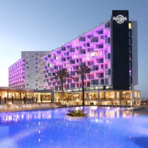 Luxus auf Ibiza: 1 Woche im TOP 5* Hard Rock Hotel inkl. Frühstück, Flug & Transfer für 1.490€