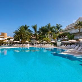 Teneriffa: 7 Tage im TOP 4* RIU Hotel mit Halbpension, Flug, Transfer & Zug für 679€