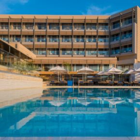 Kreta: 7 Tage im 5* Beach Hotel mit Halbpension, Flug & Transfer für 488€