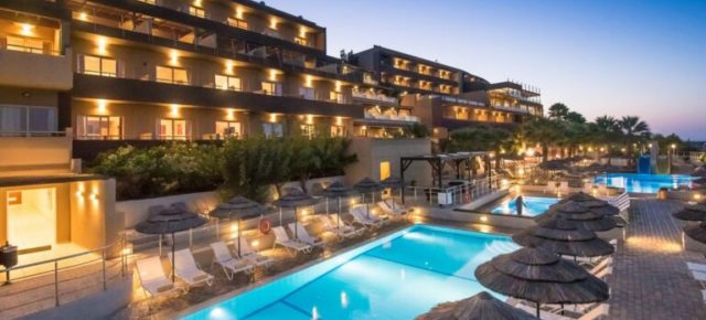 Griechenland: 7 Tage Kreta im 4* Hotel inkl. All Inclusive, Flug, Transfer & Zug für 450€